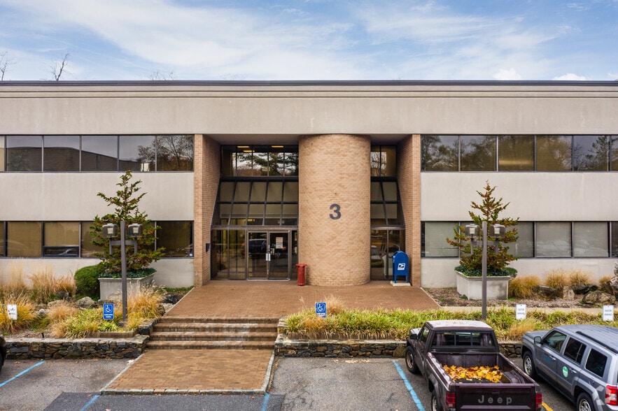 More Photos Of 3 W Main St, Elmsford Office For Lease
