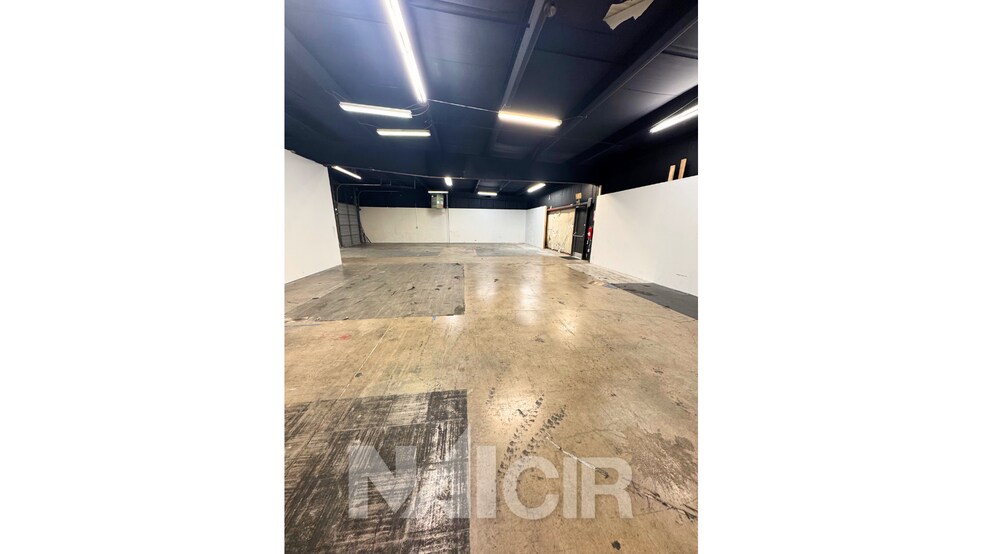 More Photos Of 1591 S 19th St, Harrisburg Light Distribution For Lease