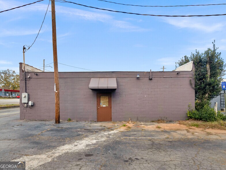 More Photos Of 1300 W Taylor St, Griffin General Retail For Sale
