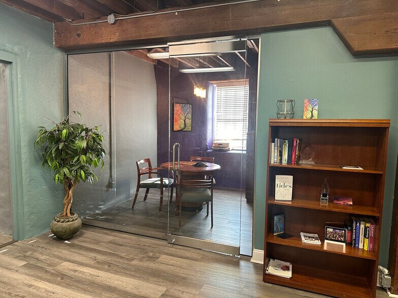 More Photos Of 10 N Main St, Yardley Office For Lease