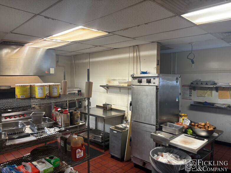 More Photos Of 1665 SE Jonesboro Rd, Atlanta Restaurant For Sale