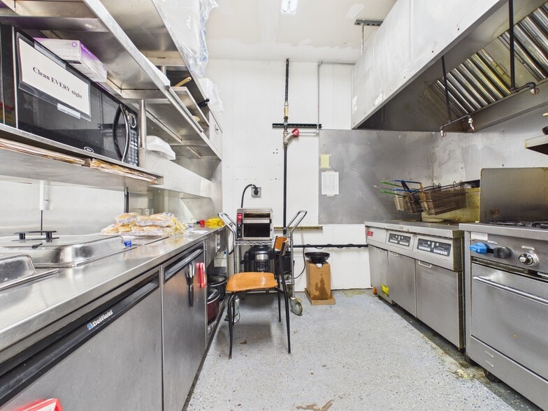 More Photos Of 707 Main St, Keokuk General Retail For Sale