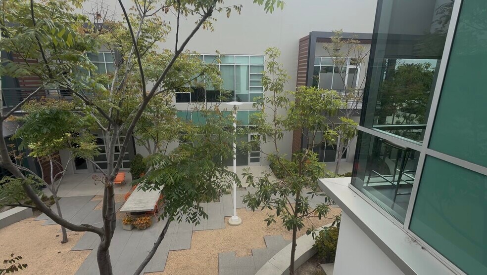 More Photos Of 3738 Bayer Ave, Long Beach Office For Lease