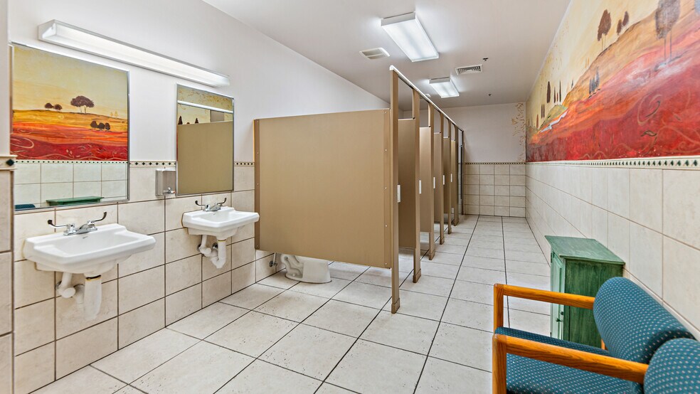 More Photos Of 102 S Victoria Ave, Pueblo Storefront For Sale