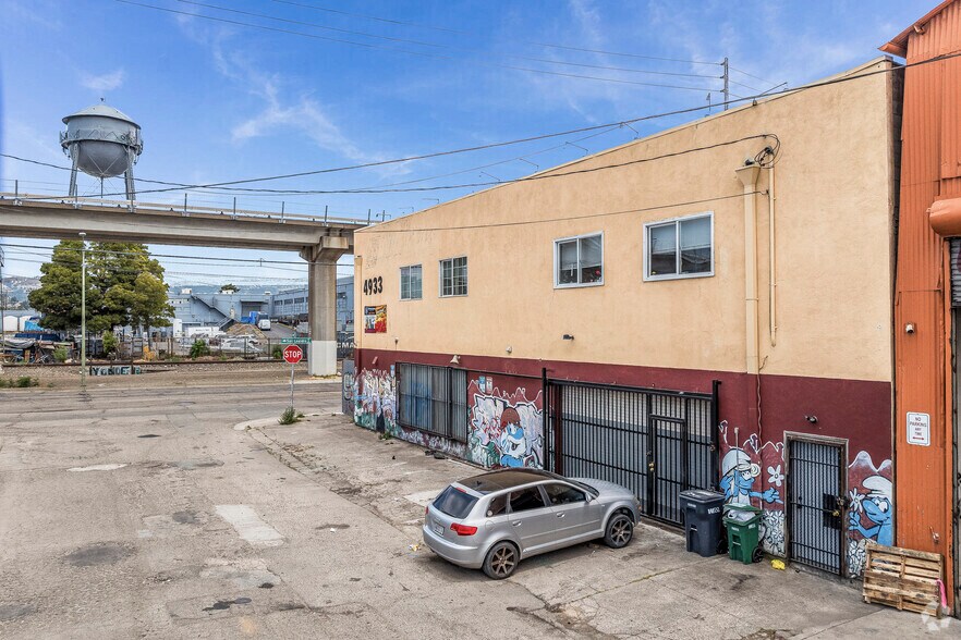 More Photos Of 4933 San Leandro St, Oakland Warehouse For Lease