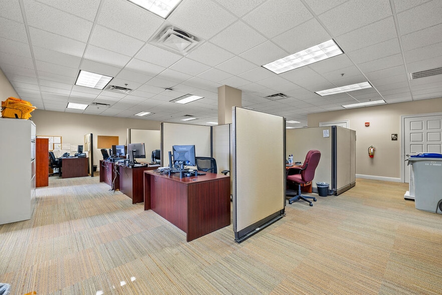 More Photos Of 1555 Indian River Blvd, Vero Beach Medical For Lease