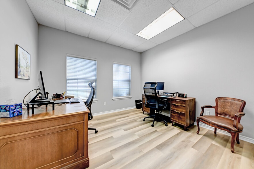 More Photos Of 1492 S Seguin Ave, New Braunfels Medical For Lease