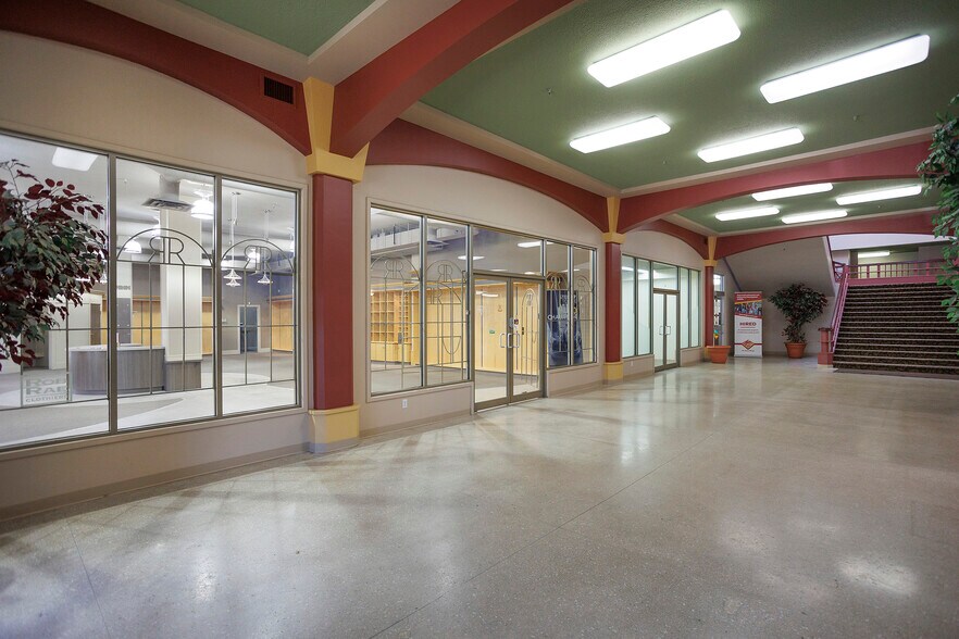 More Photos Of 4807 50 Ave, Red Deer General Retail For Lease