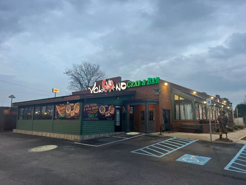 Primary Photo Of 2342 Shallowford Village Dr, Chattanooga Restaurant For Lease