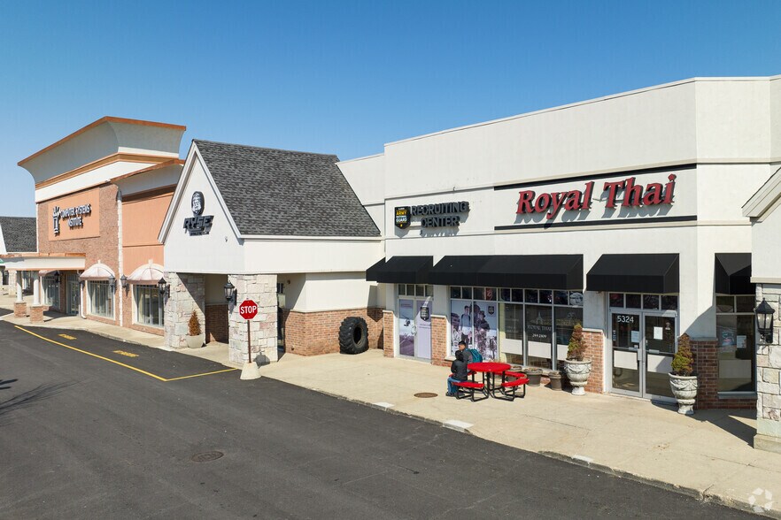 More Photos Of 5320-5340 Grand Ave, Gurnee General Retail For Lease