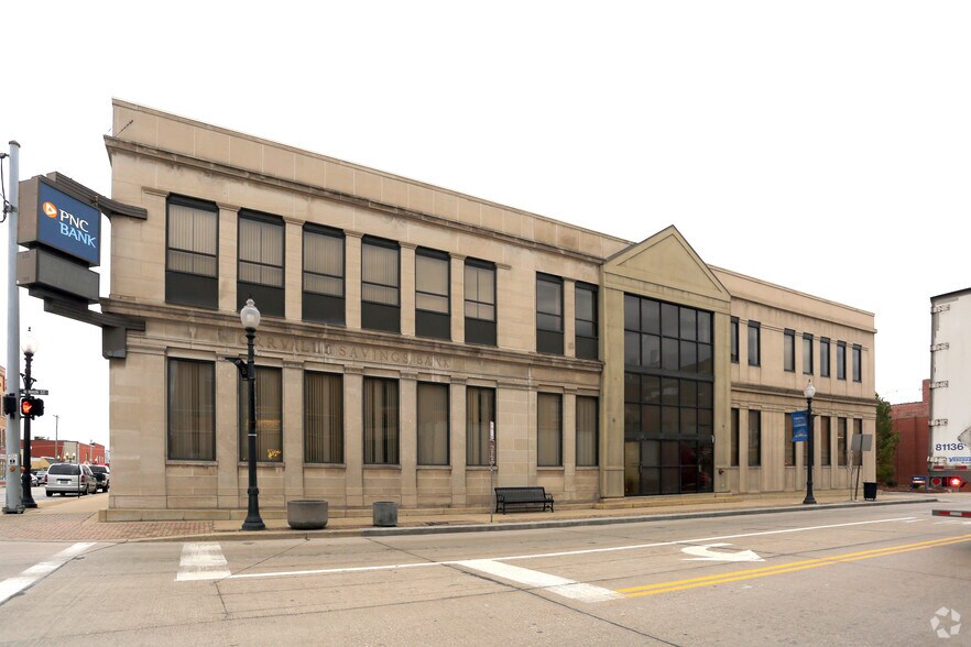 More Photos Of 101 W Market St, Orrville Bank For Lease