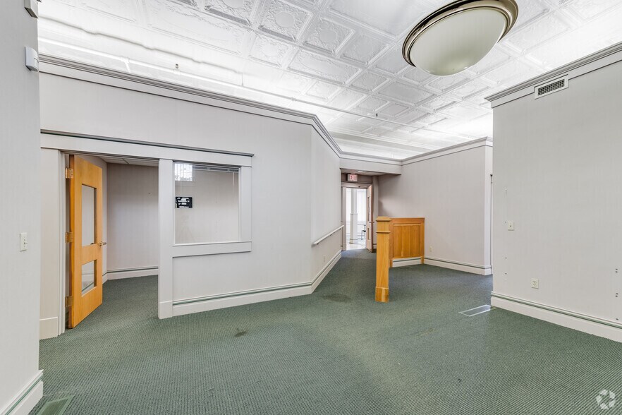 More Photos Of 348 N Burdick St, Kalamazoo Medical For Lease