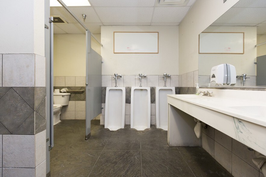 More Photos Of 10456 S Highway 69, Mayer Restaurant For Lease