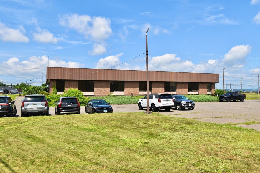 More Photos Of 1 Corporate Dr, Windsor Locks Office For Sale