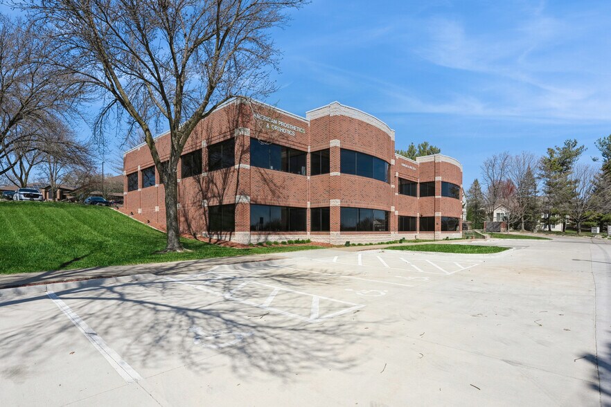 Primary Photo Of 1250 NW 142nd St, Clive Office For Lease