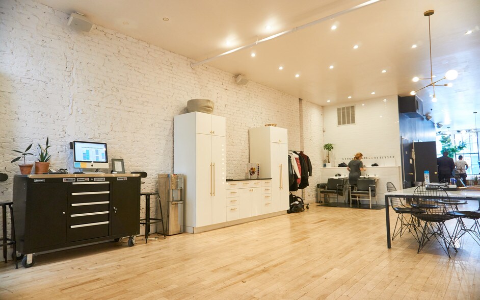 More Photos Of 111 W 17th St, New York Storefront Retail Office For Lease