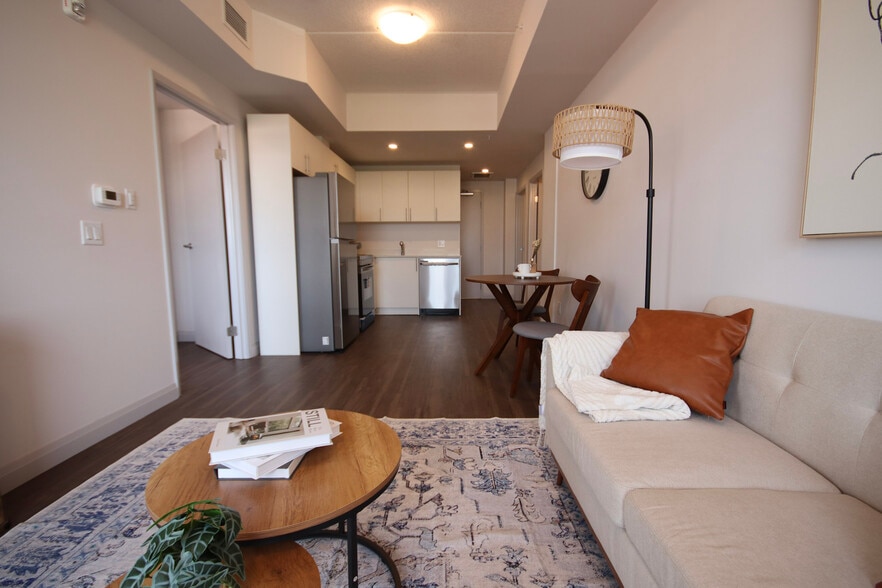 More Photos Of 16 Queen St W, Cambridge Apartments For Lease