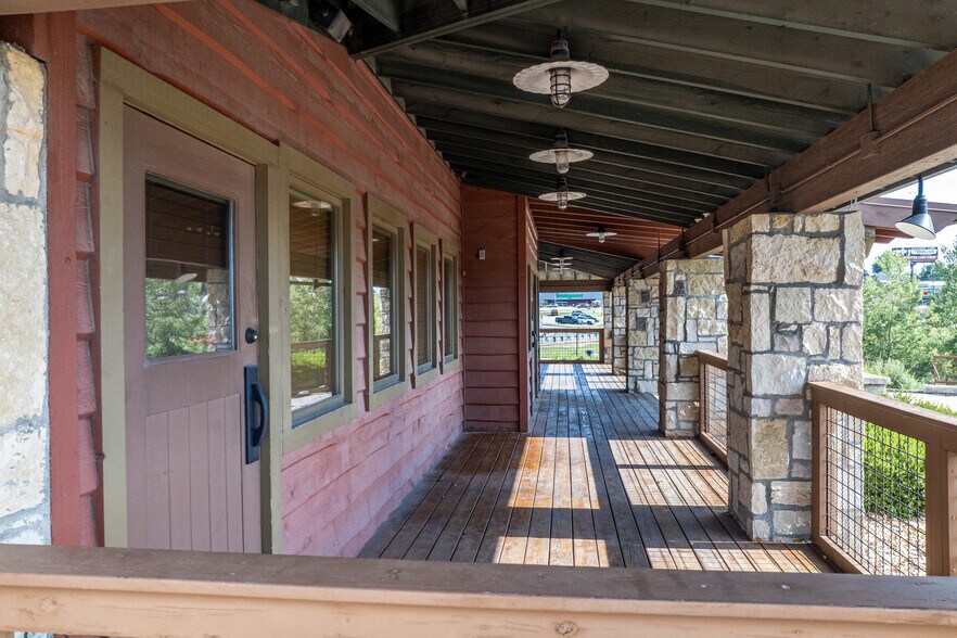 More Photos Of 3704 Faraon St, Saint Joseph Restaurant For Lease