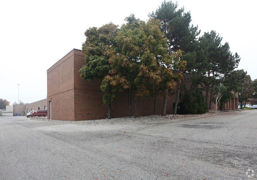 More Photos Of 333 Wyecroft Rd, Oakville Flex For Lease