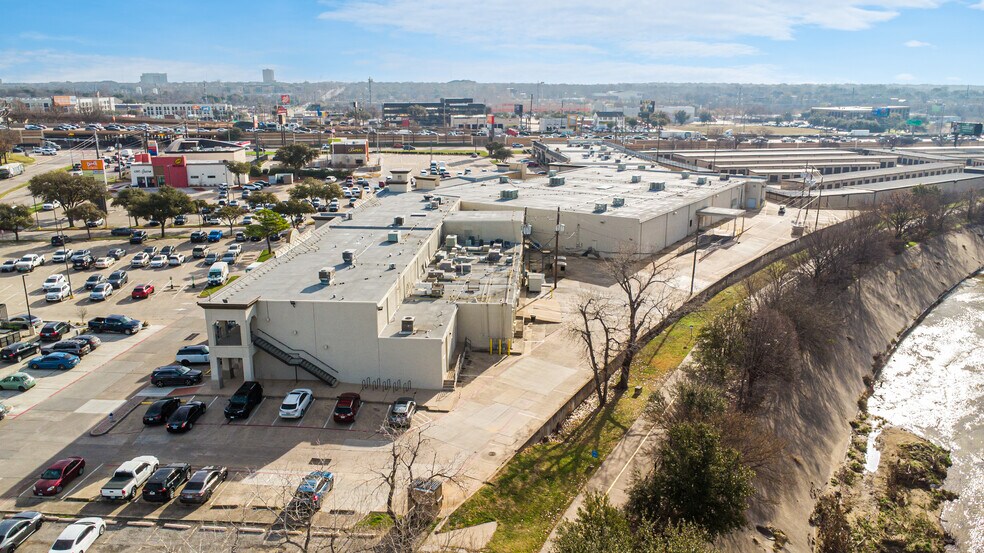 More Photos Of 11613-11617 N Central Expy, Dallas Unknown For Lease