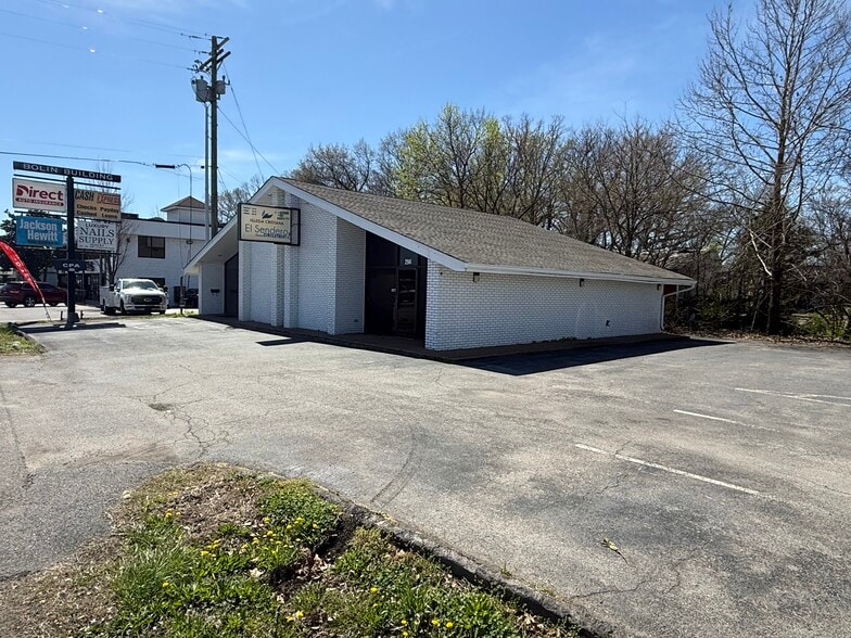 More Photos Of 294 S Lowry St, Smyrna General Retail For Sale
