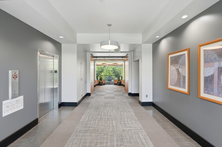More Photos Of 10365 SE Sunnyside Rd, Clackamas Office For Lease
