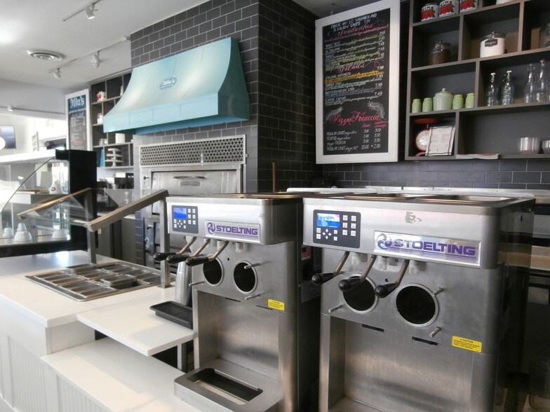 More Photos Of 4200 N Central Ave, Chicago Restaurant For Lease