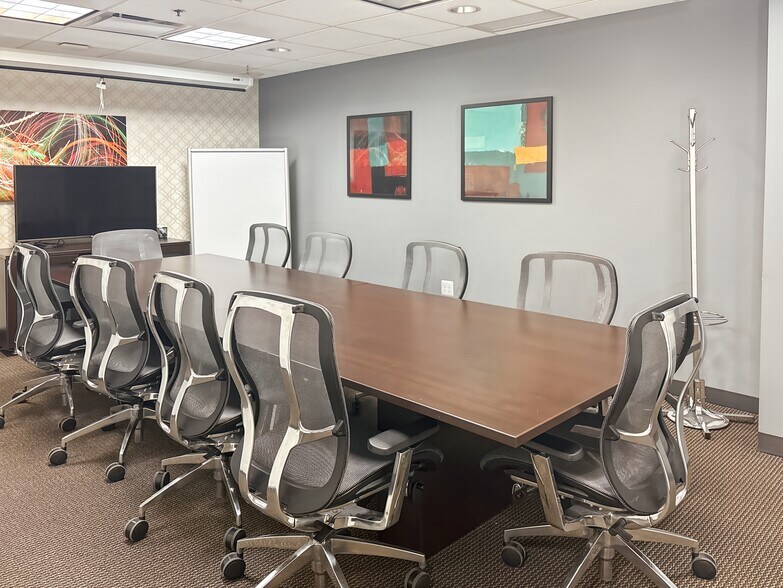 More Photos Of 41000 Woodward Ave, Bloomfield Hills Coworking Space