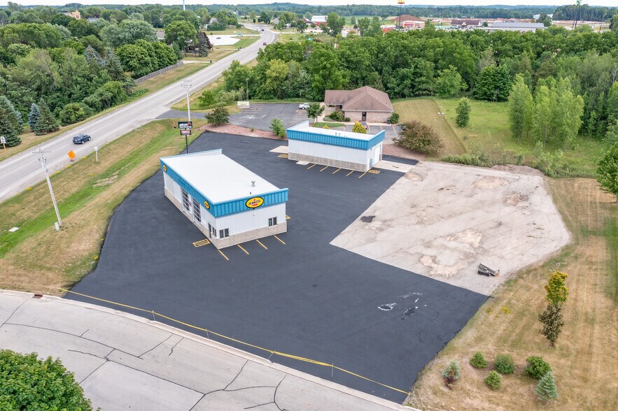Primary Photo Of 615 County Road R, Denmark Auto Repair For Sale