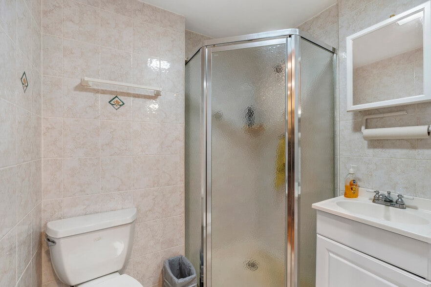 More Photos Of 574 Industrial Loop, Staten Island Warehouse For Sale