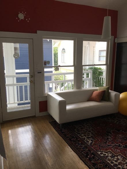 More Photos Of 1615 W 6th St, Austin Office Residential For Lease