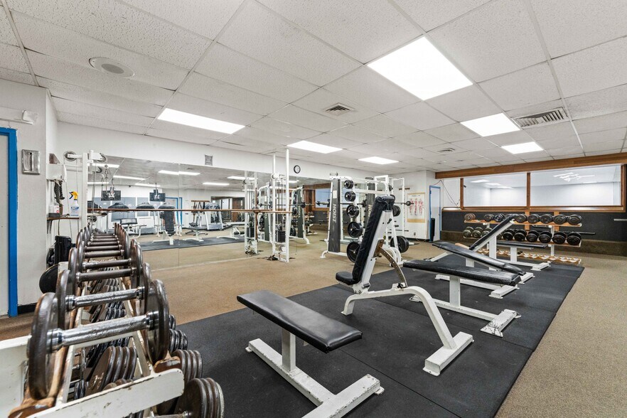 More Photos Of 985 Newmark Ave, Coos Bay Health Club For Sale