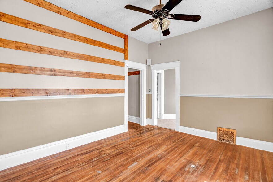 More Photos Of 206 E Main St, Jamestown Office For Sale