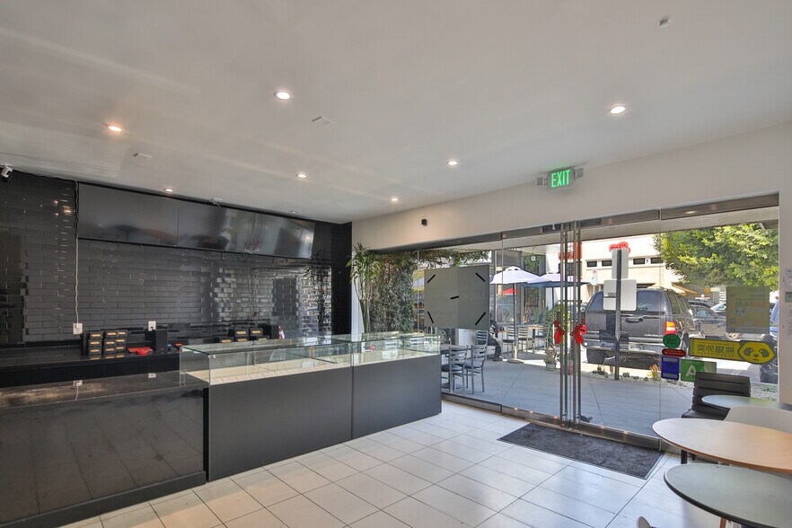 More Photos Of 11723-11733 Barrington Ct, Los Angeles Loft Creative Space For Lease