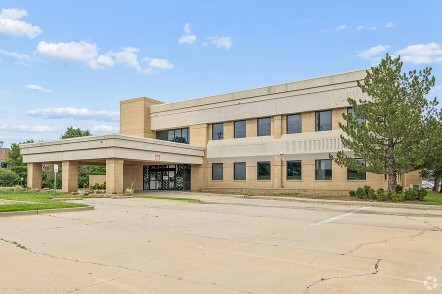 More Photos Of 230 N Midwest Blvd, Oklahoma City Medical For Sale