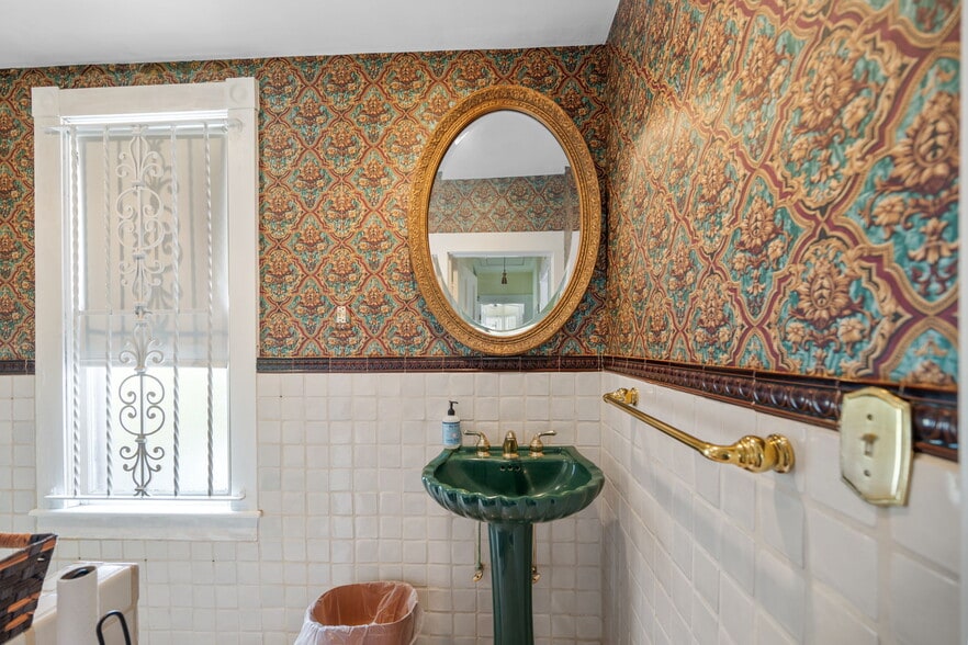 More Photos Of 339 S Ridgewood Ave, Daytona Beach Office Residential For Sale