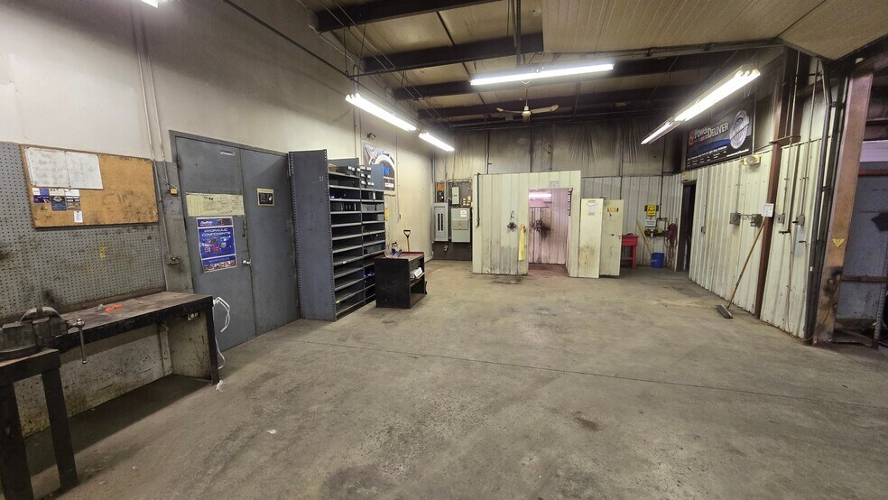 More Photos Of 22672 Murrock Cir, Watertown General Retail For Lease