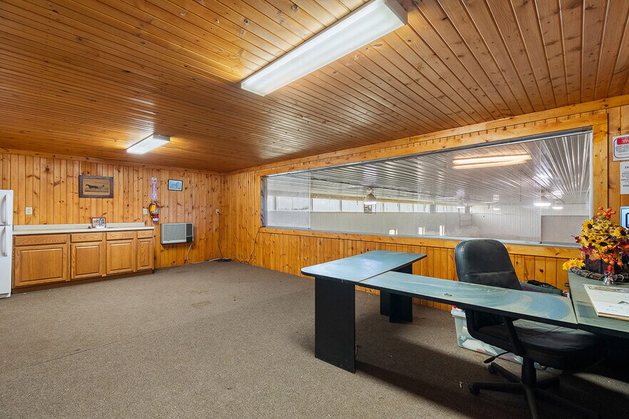 More Photos Of 5495 Meese Rd NE, Louisville Sports And Entertainment For Sale