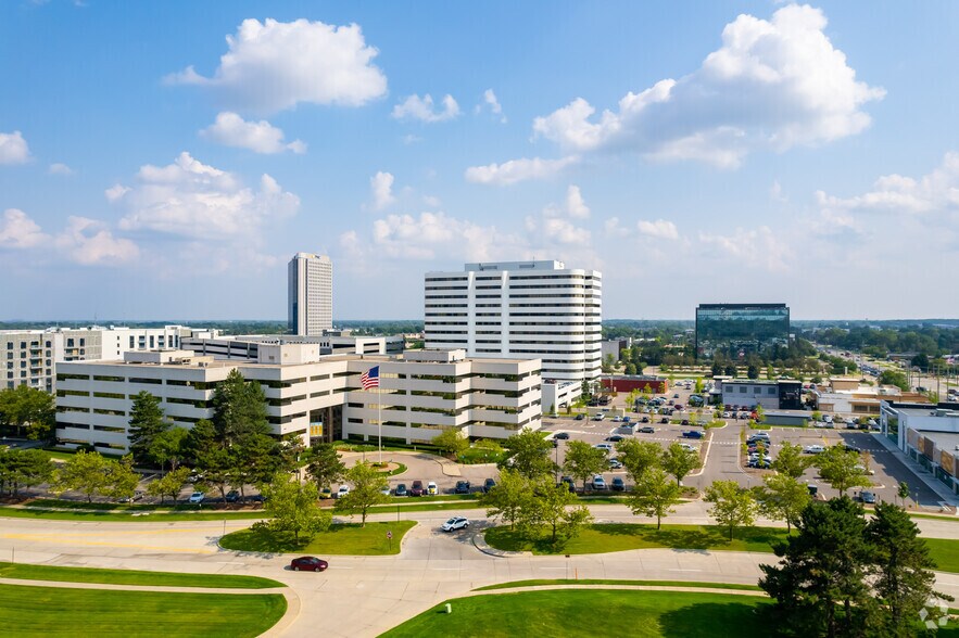 More Photos Of 1050 Wilshire Dr, Troy Office For Lease