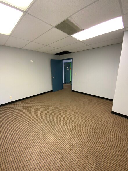 More Photos Of 2908 2nd Ave SE, Calgary Warehouse For Lease