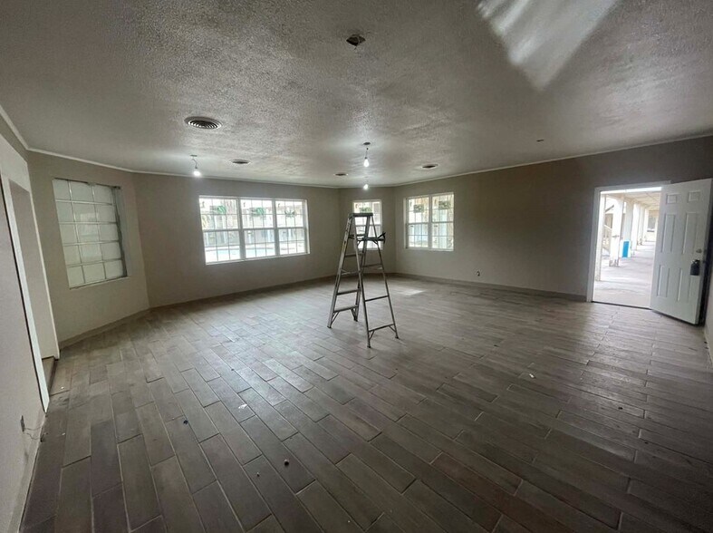 More Photos Of 800 E Dickinson Blvd, Fort Stockton Hotel For Sale