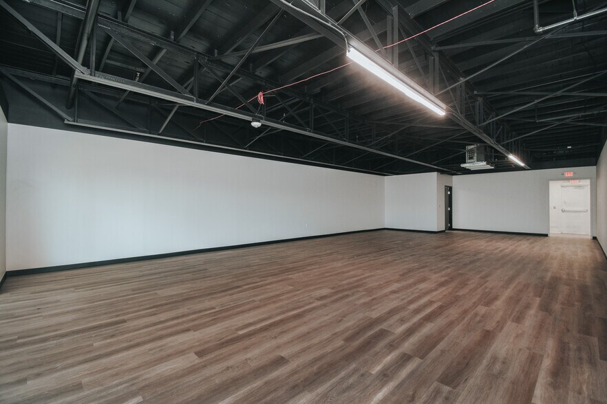 More Photos Of 3706 N Navarro St, Victoria Storefront For Lease