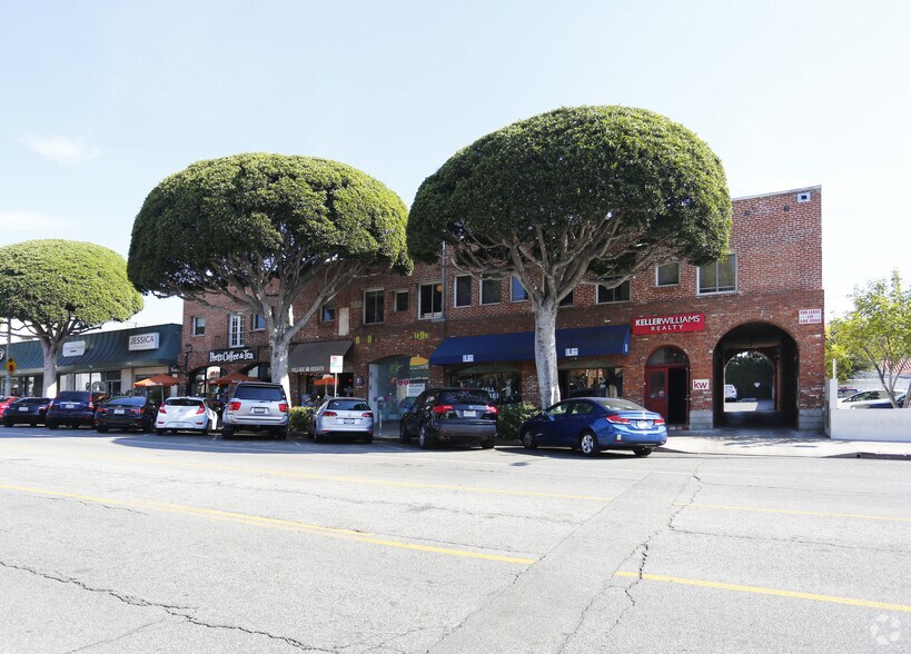 Primary Photo Of 118-122 N Larchmont Blvd, Los Angeles Storefront Retail Office For Lease