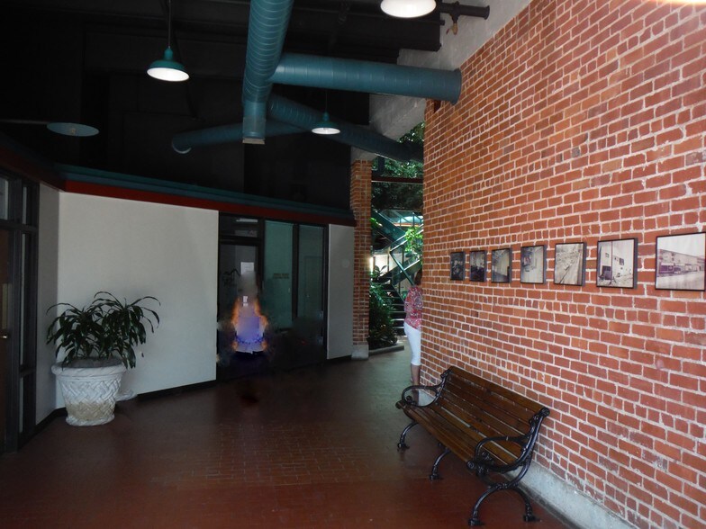 More Photos Of 711 N Court St, Visalia Office For Sale