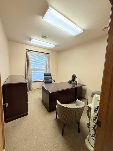 More Photos Of 417 W 18th St, Edmond Unknown For Lease