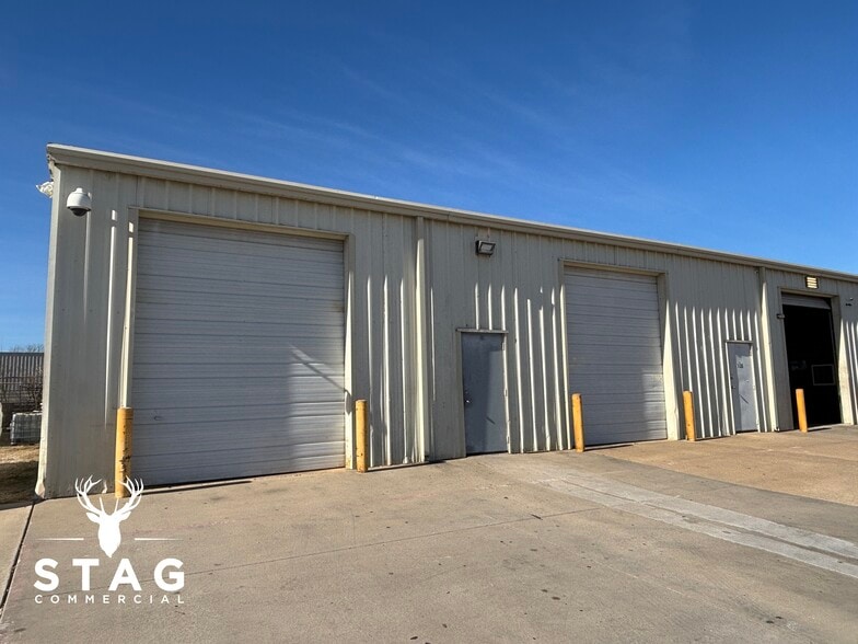More Photos Of 3916 E McKinney St, Denton Warehouse For Lease