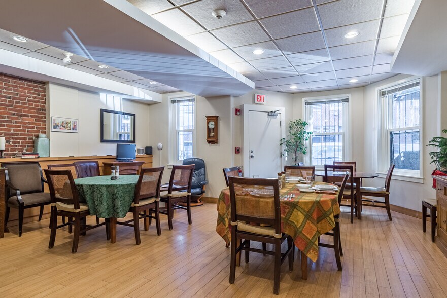 More Photos Of 298-300 Newbury St, Boston Schools For Sale