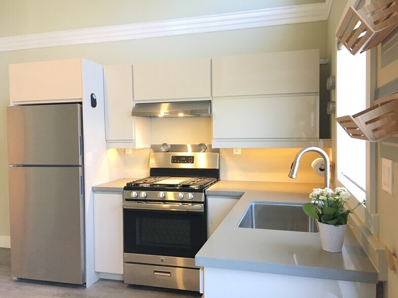 More Photos Of 5687 Miles Ave, Oakland Apartments For Sale