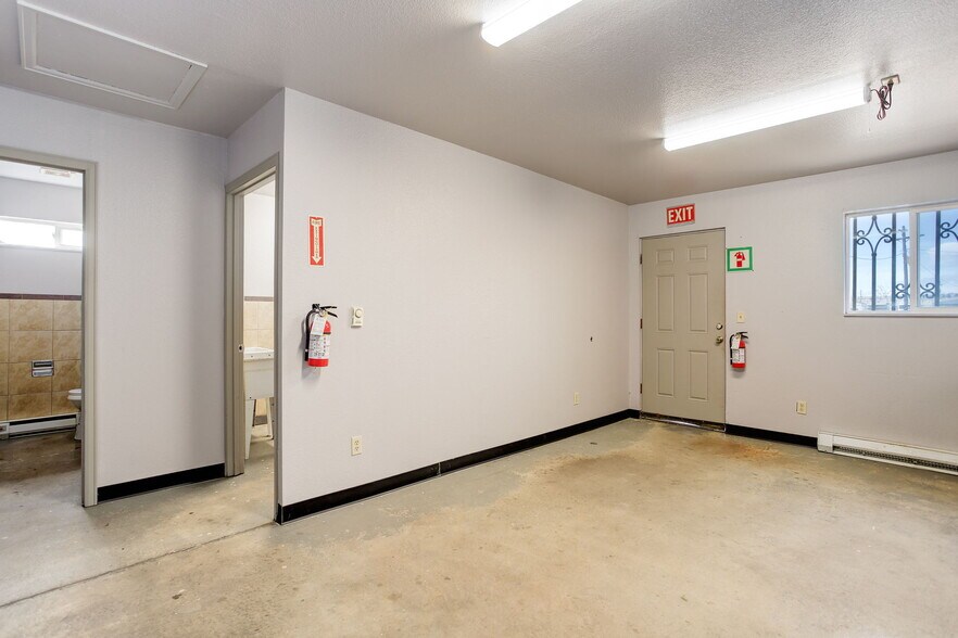 More Photos Of 5320 Cook St, Denver Warehouse For Lease