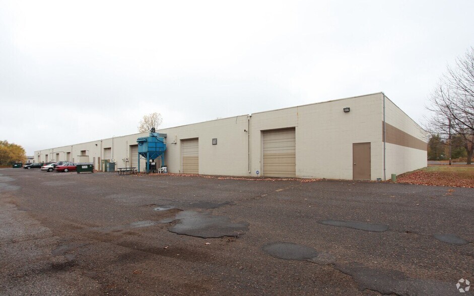 More Photos Of 9197-9261 NE Davenport St, Blaine Warehouse For Lease